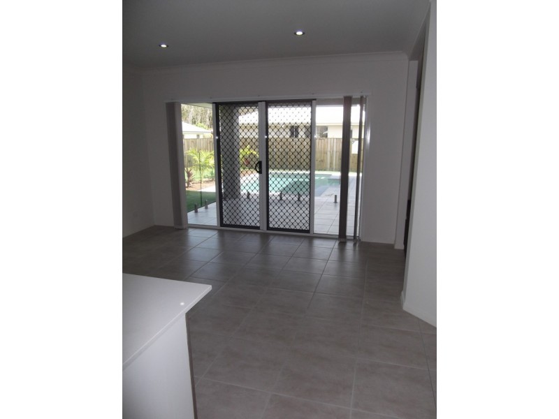 4 Oakbridge Way, Peregian Springs QLD 4573