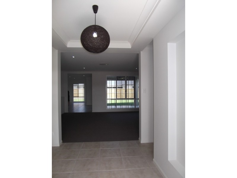 4 Oakbridge Way, Peregian Springs QLD 4573