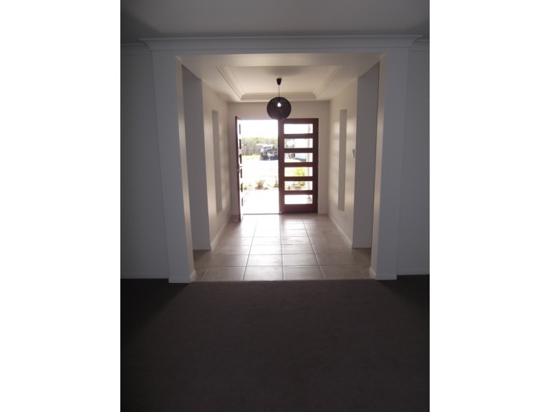 4 Oakbridge Way, Peregian Springs QLD 4573