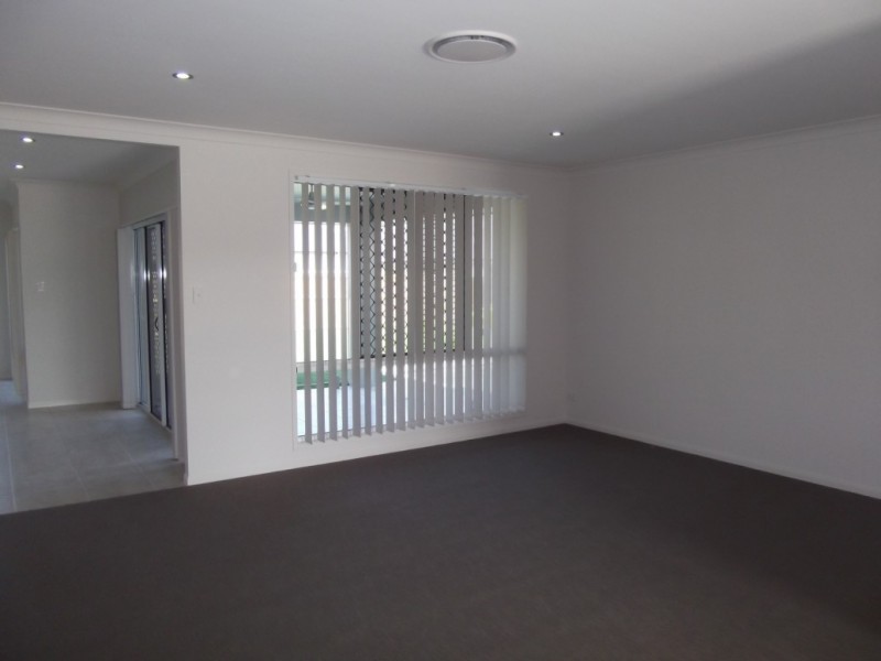 4 Oakbridge Way, Peregian Springs QLD 4573