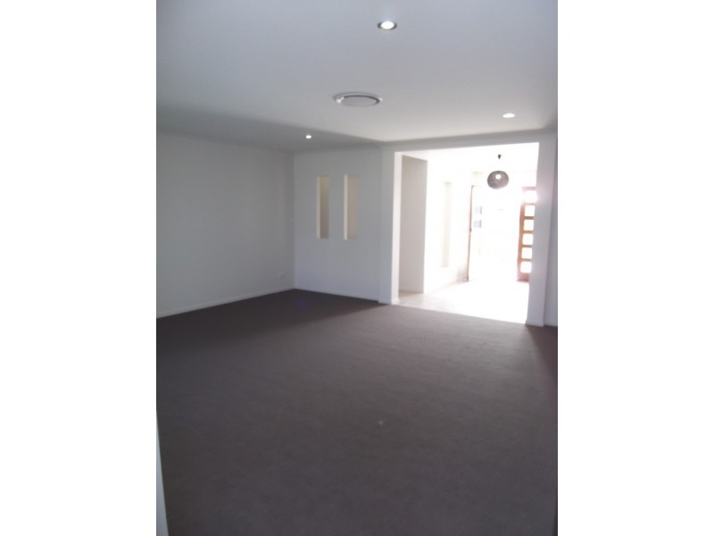 4 Oakbridge Way, Peregian Springs QLD 4573