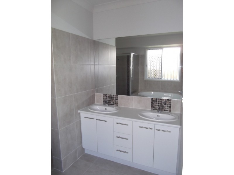 4 Oakbridge Way, Peregian Springs QLD 4573