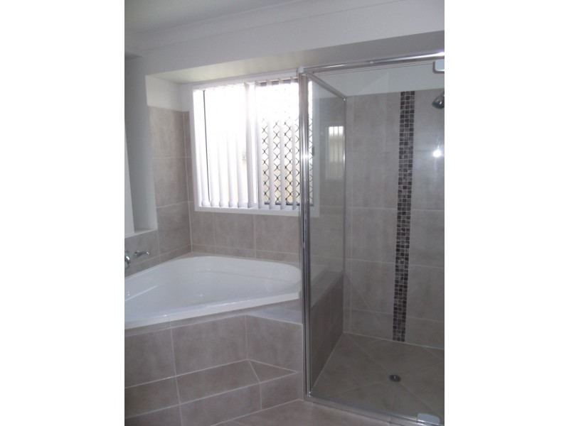 4 Oakbridge Way, Peregian Springs QLD 4573