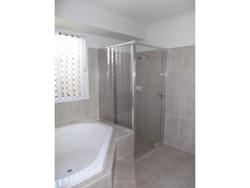 4 Oakbridge Way, Peregian Springs QLD 4573