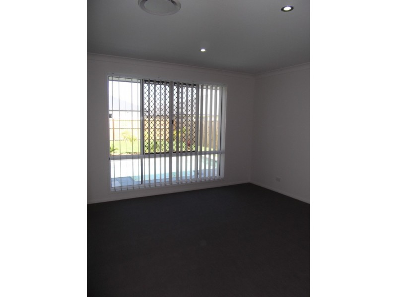 4 Oakbridge Way, Peregian Springs QLD 4573