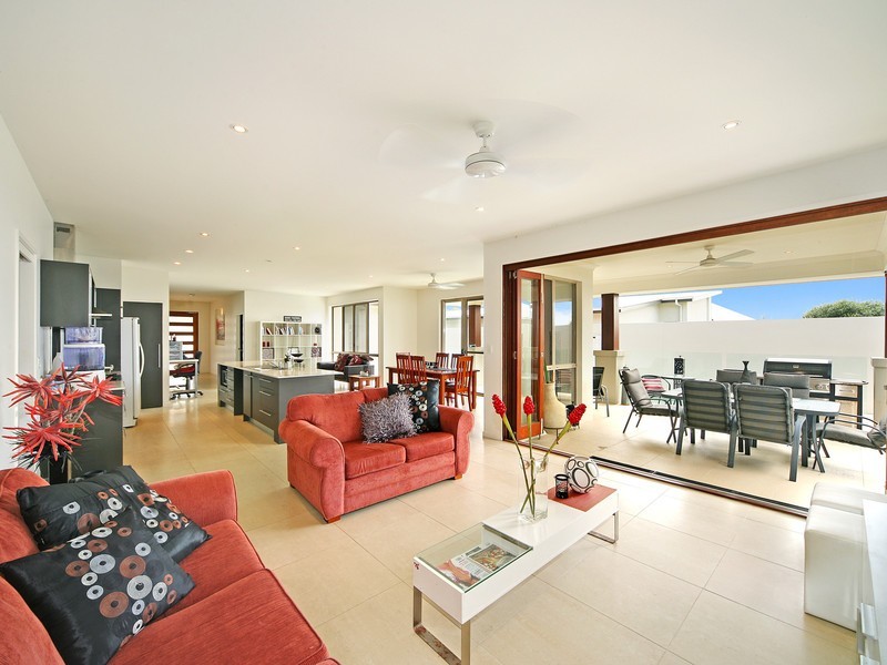 1 Selkirk Way, Peregian Springs QLD 4573