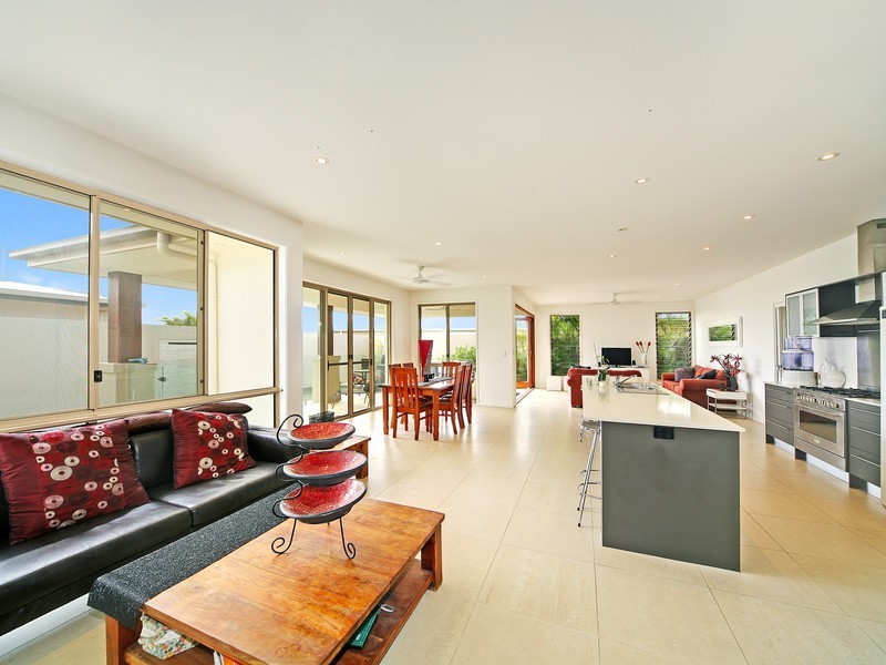 1 Selkirk Way, Peregian Springs QLD 4573