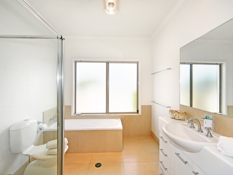 1 Selkirk Way, Peregian Springs QLD 4573