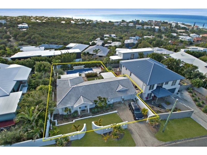 18 Southern Cross Parade, Sunrise Beach QLD 4567