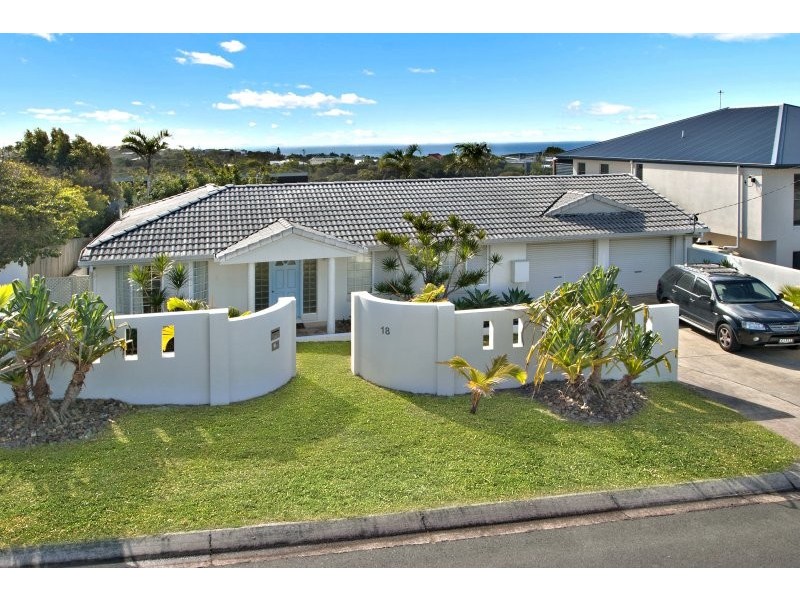 18 Southern Cross Parade, Sunrise Beach QLD 4567