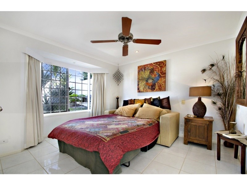 18 Southern Cross Parade, Sunrise Beach QLD 4567