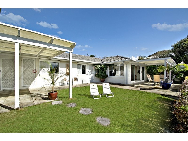 18 Southern Cross Parade, Sunrise Beach QLD 4567