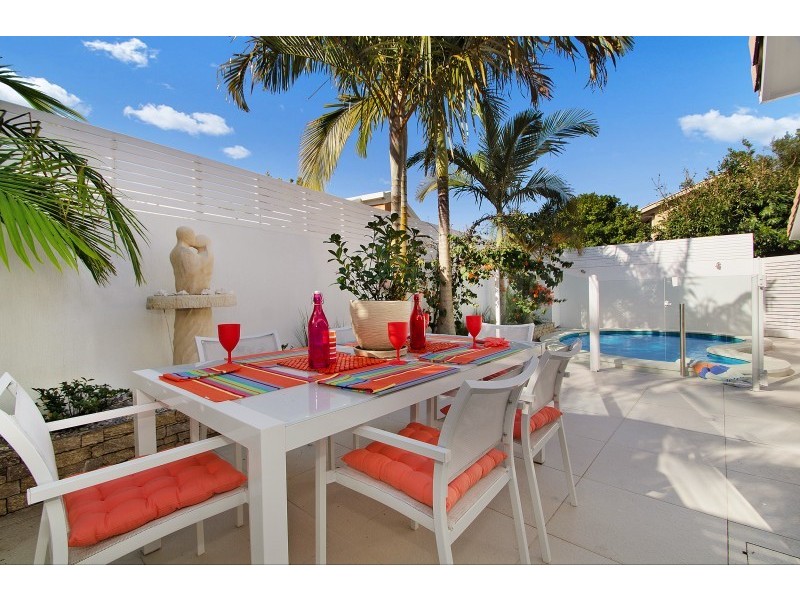 2/4 Sunseeker Close, Noosa Waters QLD 4566