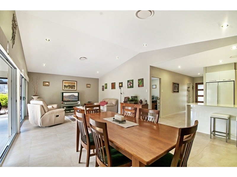6 Pebble Court, Peregian Springs QLD 4573