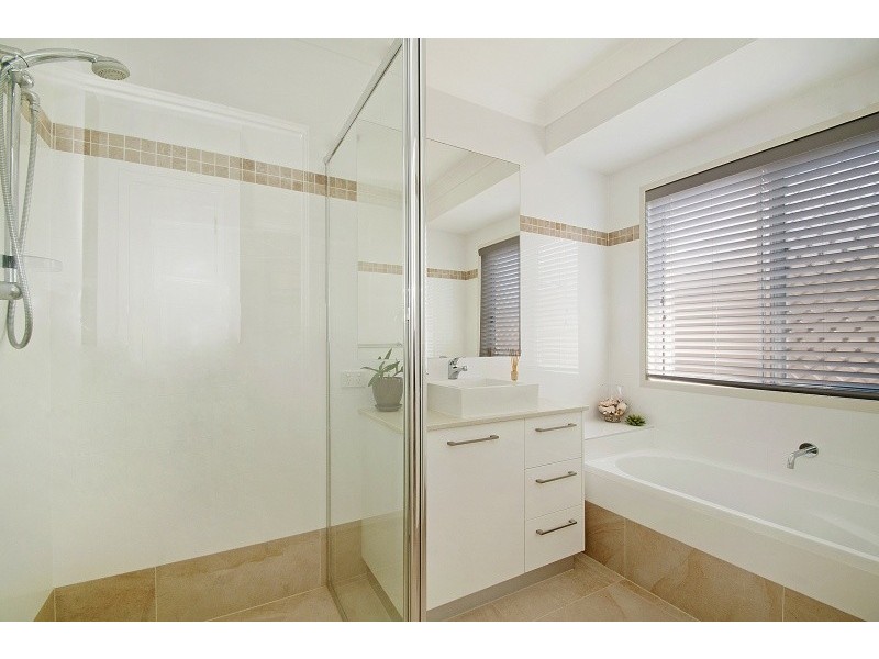 6 Pebble Court, Peregian Springs QLD 4573