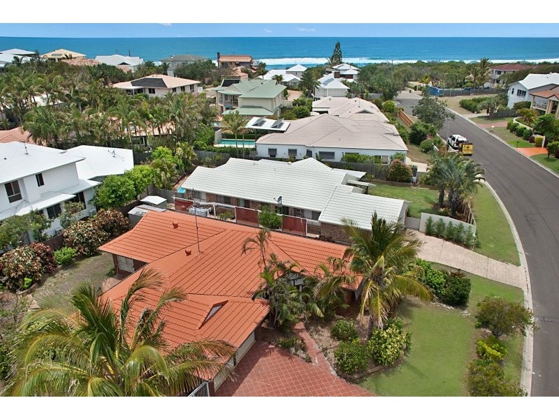 10 Wavecrest Dr, Castaways Beach QLD 4567