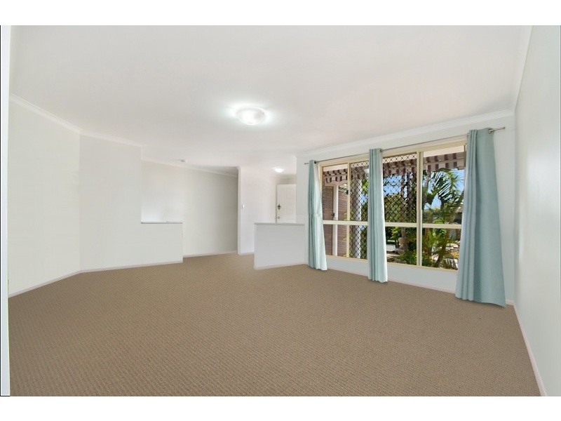 10 Wavecrest Dr, Castaways Beach QLD 4567