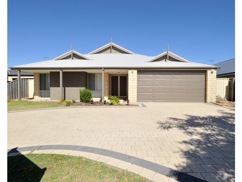 4 Santalum Circus, Halls Head WA 6210