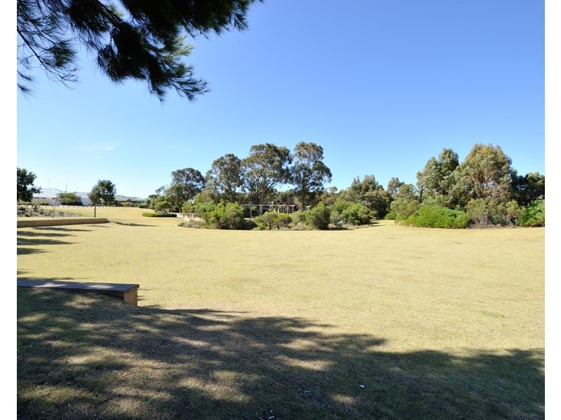 4 Santalum Circus, Halls Head WA 6210