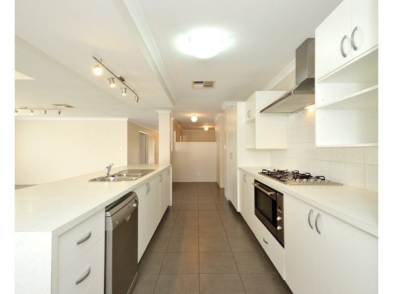 4 Santalum Circus, Halls Head WA 6210