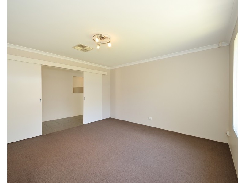 4 Santalum Circus, Halls Head WA 6210