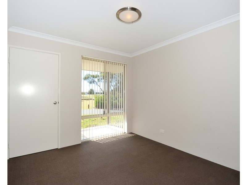 4 Santalum Circus, Halls Head WA 6210