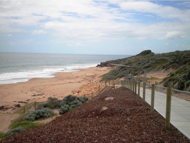 4 Santalum Circus, Halls Head WA 6210