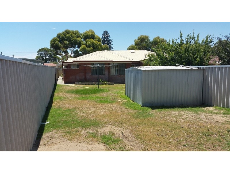 4b Boolardy Road, Golden Bay WA 6174