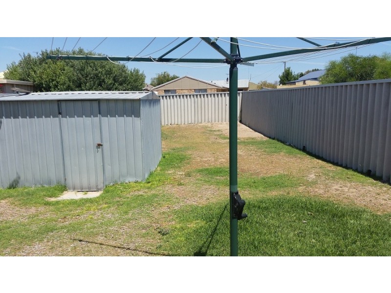 4b Boolardy Road, Golden Bay WA 6174