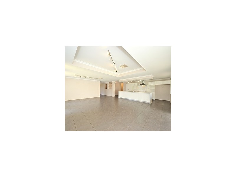 4 Santalum Circus, Halls Head WA 6210