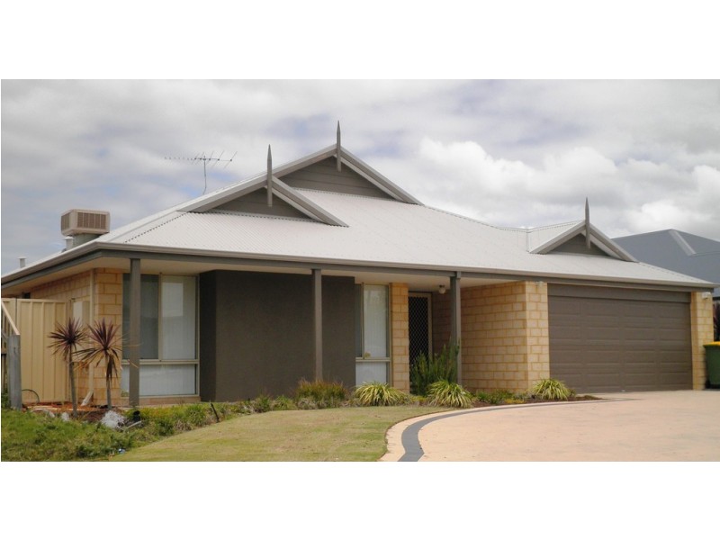 4 Santalum Circus, Halls Head WA 6210