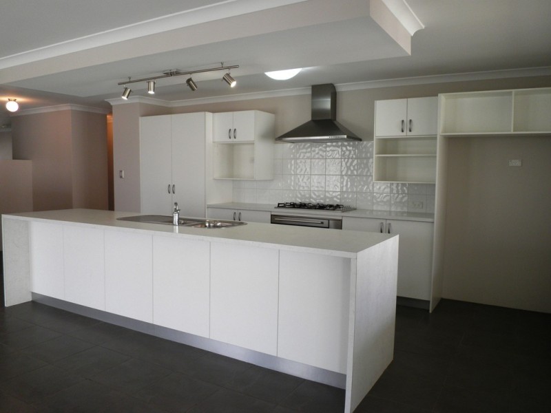 4 Santalum Circus, Halls Head WA 6210