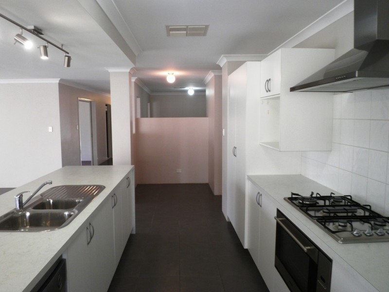 4 Santalum Circus, Halls Head WA 6210