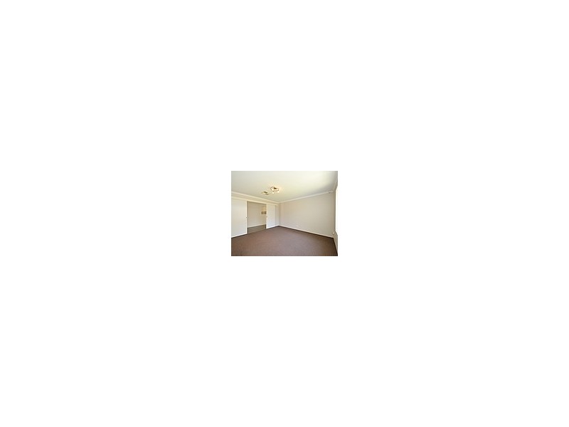 4 Santalum Circus, Halls Head WA 6210