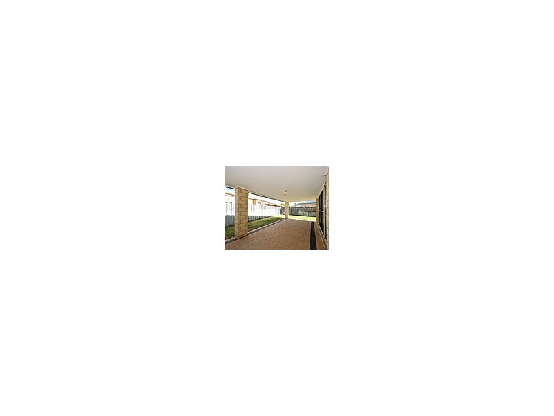 4 Santalum Circus, Halls Head WA 6210