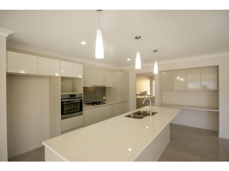 13 Pineview Drive, Beerwah QLD 4519