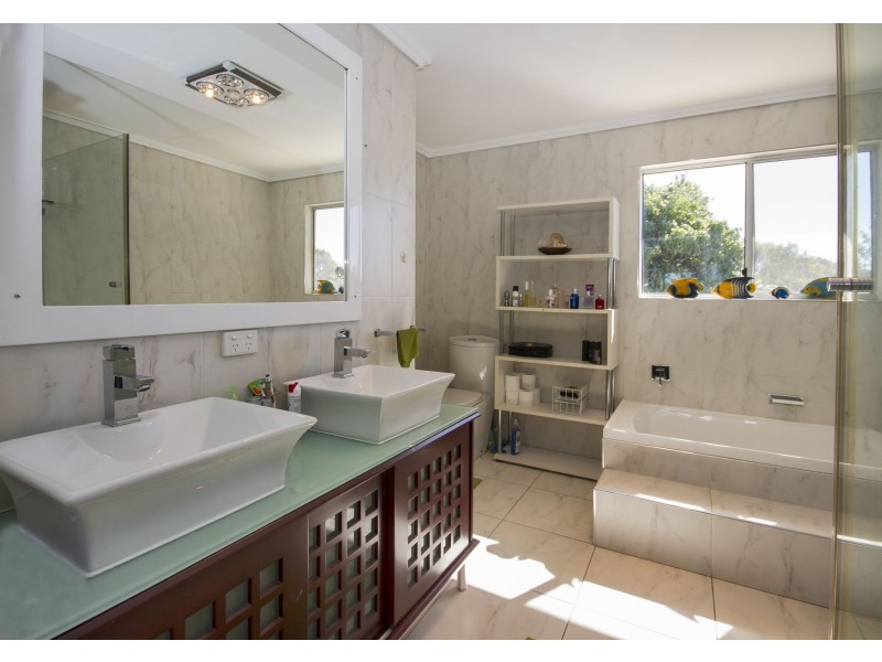 122 Sahara Road, Glass House Mountains QLD 4518