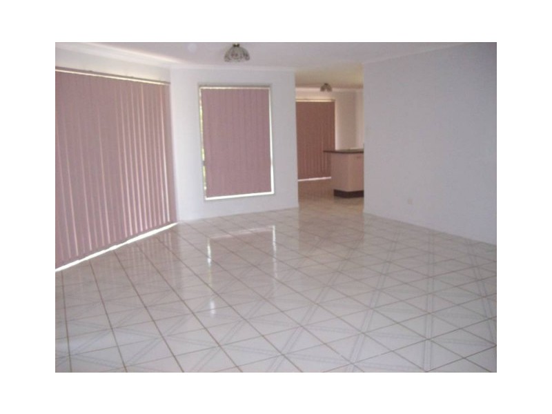 115 Railway Parade, Glass House Mountains QLD 4518