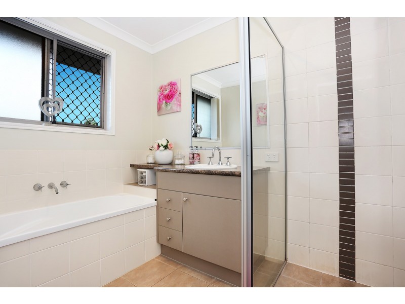 2 Hickory Court, Beerwah QLD 4519