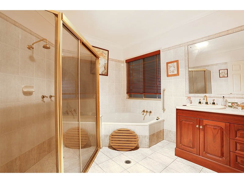 28 PETERS RD, Glass House Mountains QLD 4518