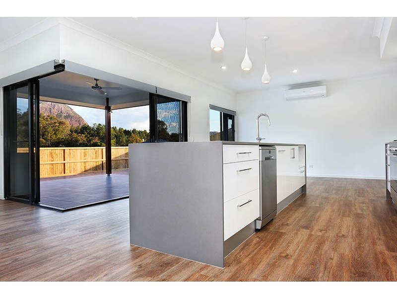 11 Palmerston Crescent, Beerwah QLD 4519