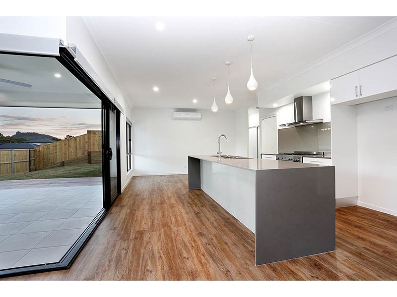 11 Palmerston Crescent, Beerwah QLD 4519