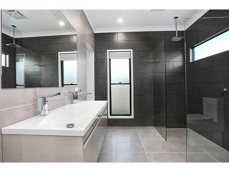 11 Palmerston Crescent, Beerwah QLD 4519