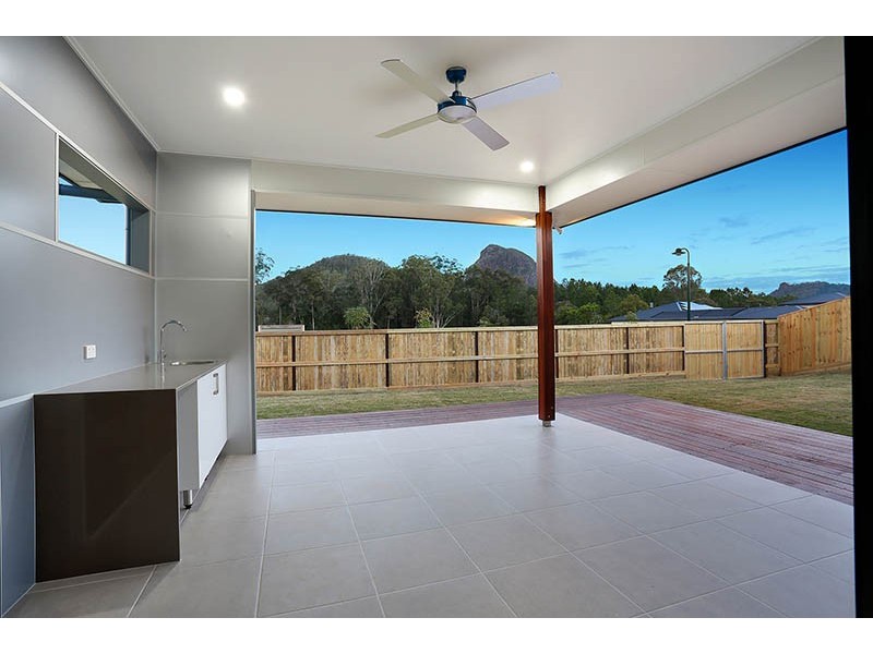 11 Palmerston Crescent, Beerwah QLD 4519