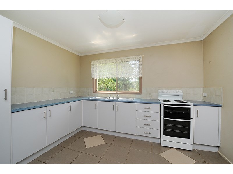 41 Railway Parade, Glass House Mountains QLD 4518