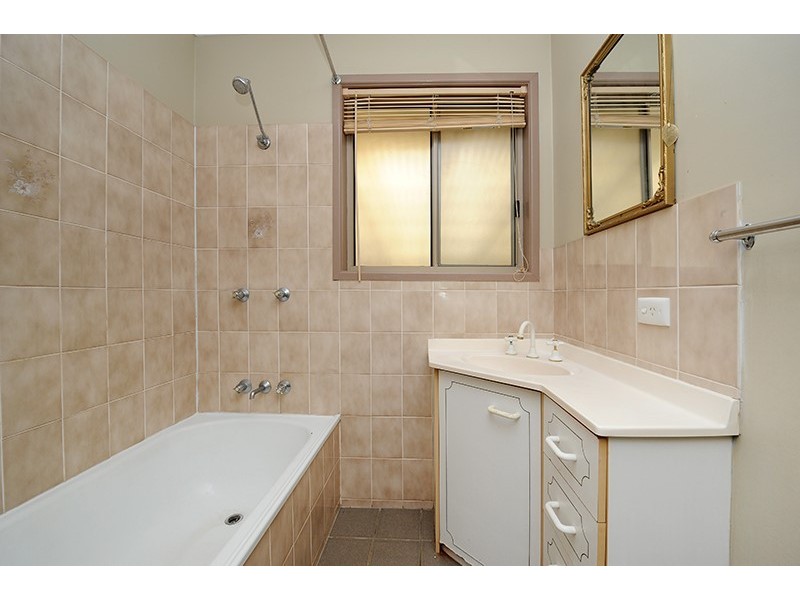 41 Railway Parade, Glass House Mountains QLD 4518