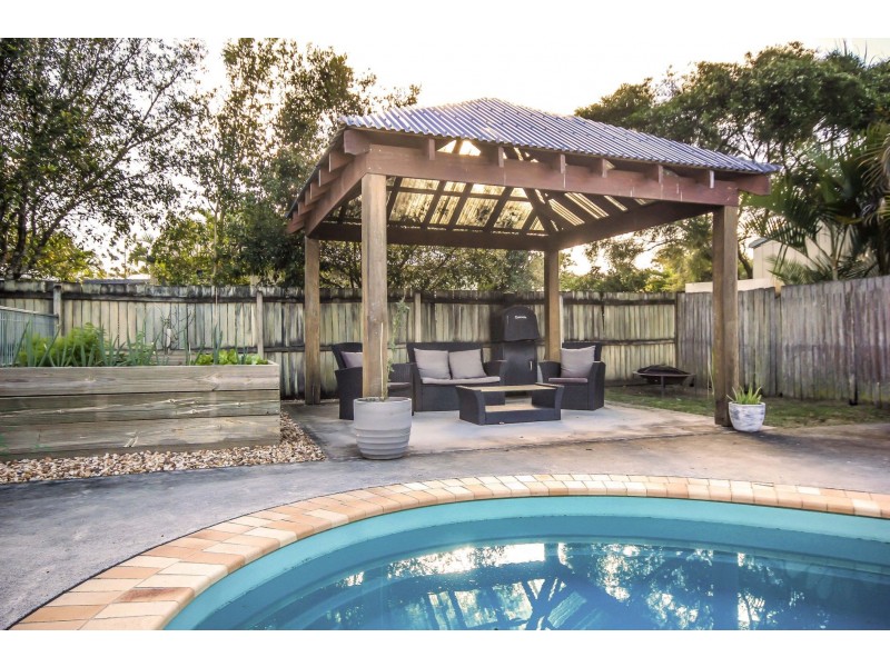 2 Redwood Court, Landsborough QLD 4550
