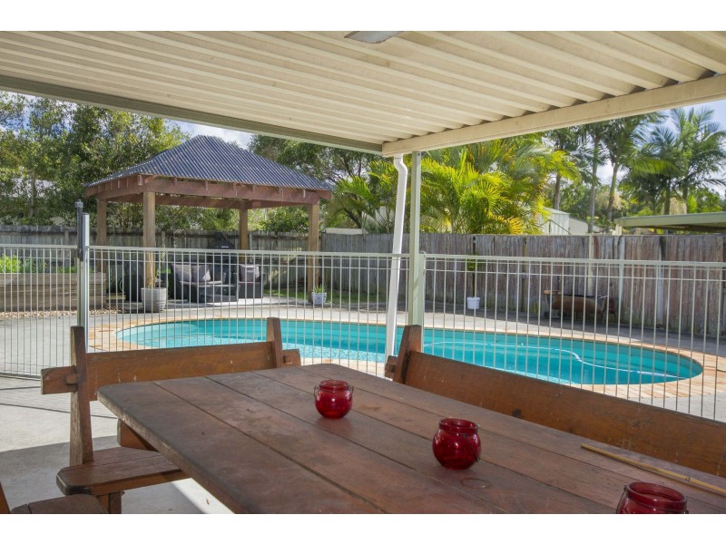 2 Redwood Court, Landsborough QLD 4550