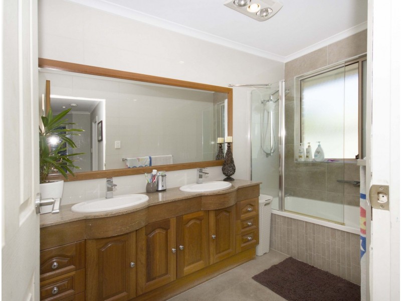 2 Redwood Court, Landsborough QLD 4550