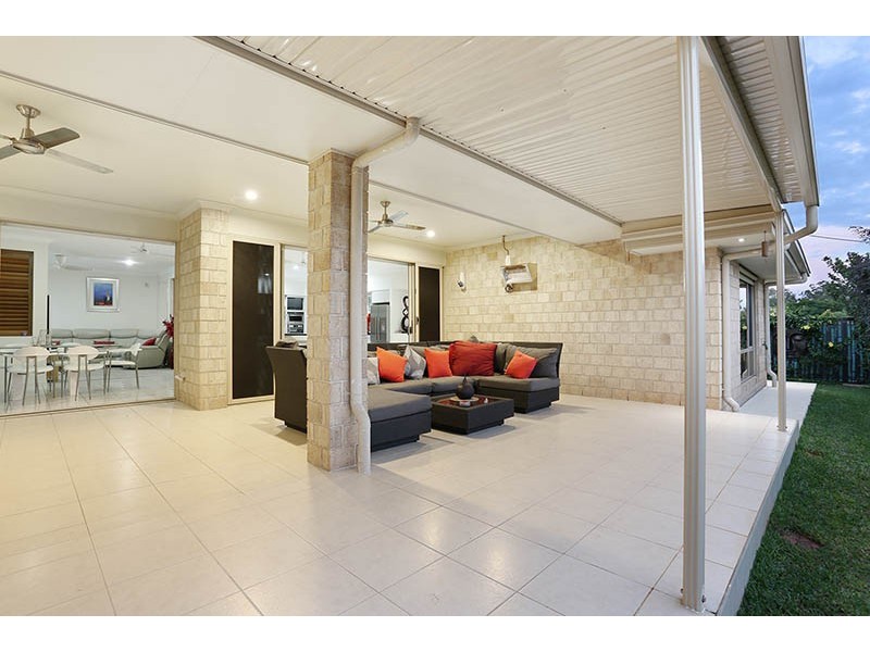 7 Gordon Place, Glass House Mountains QLD 4518